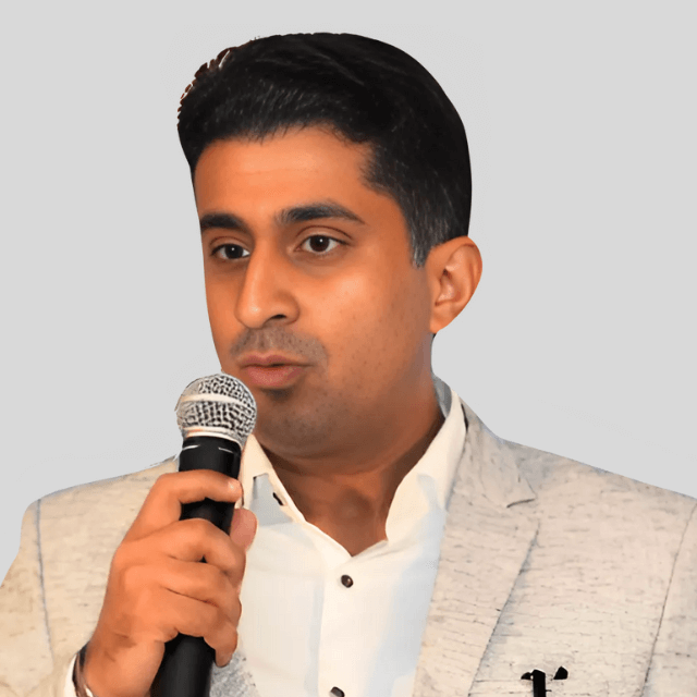 Dinesh Ramchandani speaking at Data & AI Summit Singapore