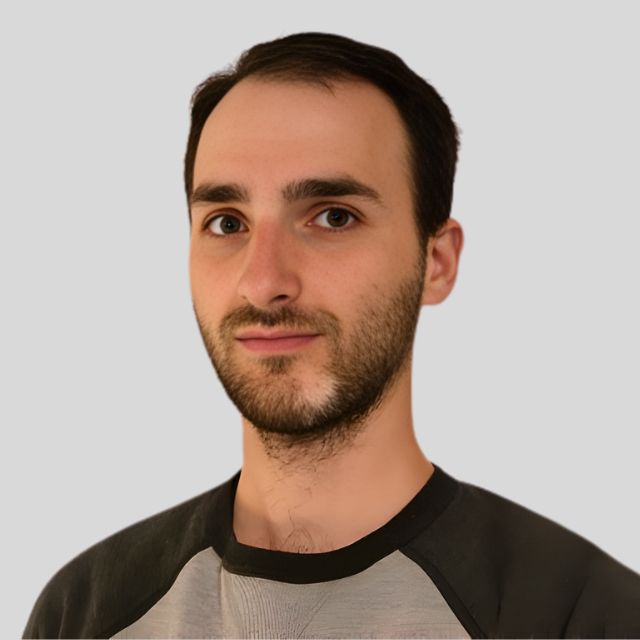 Cristian Ares speaking at Cyber Resilience Summit