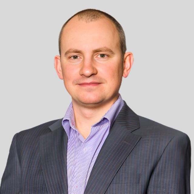 Ivan Reutskiy speaking at Cyber Resilience Summit