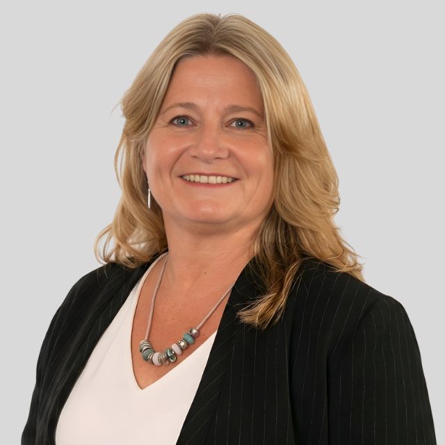 Jenni McNeil speaking at Cyber Resilience Summit